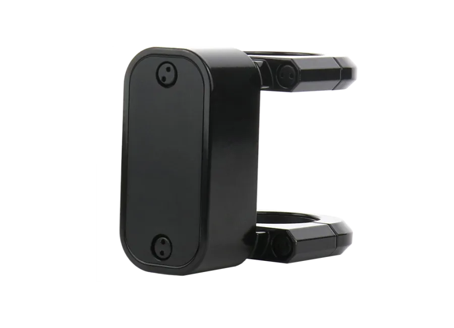 Flexcom FB244RPROFR6866 – Profesionāls 4G LTE skrejriteņu GPS izsekotājs ar stiprinājuma skavu un 30 dienu gaidīšanas laiku